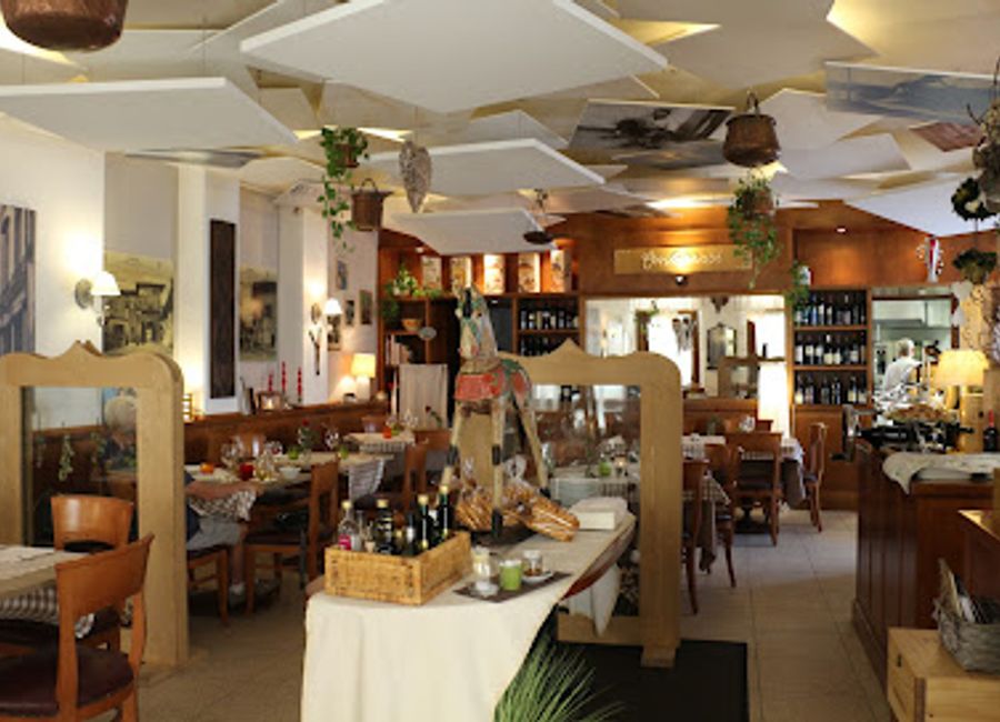 Discover authentic Italian flavors at Ristorante Centopassi in San Daniele del Friuli, where every dish tells a story.