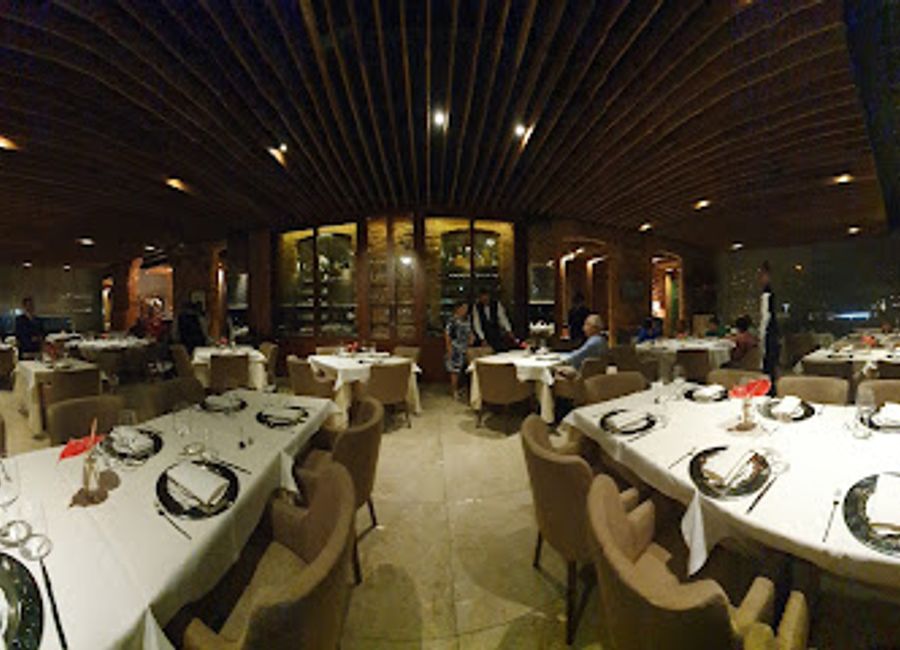 Experience the finest seafood dishes at Restaurante Mistura Contorno in Salvador – where Bahian flavors meet culinary excellence.