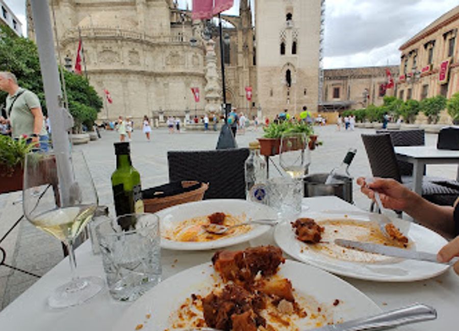 Experience authentic Andalusian flavors at Restaurante El Giraldillo - a must-visit destination for food enthusiasts in Seville.