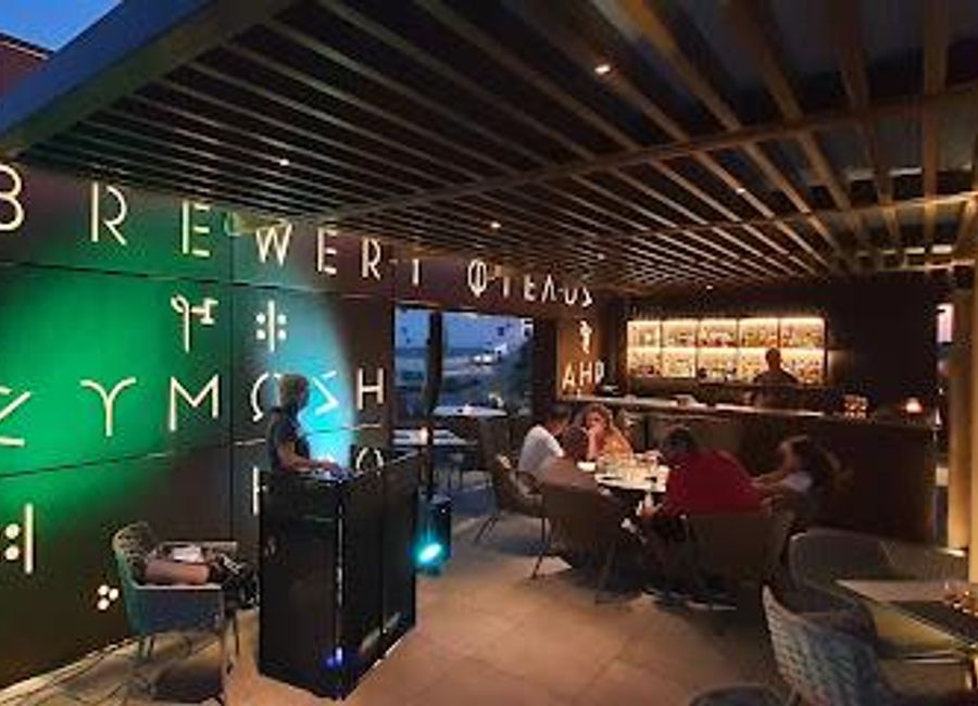 Experience the best of Greek cuisine and craft beer at Ftelos Brewery Santorini - MALT Restaurant in Karterádos.