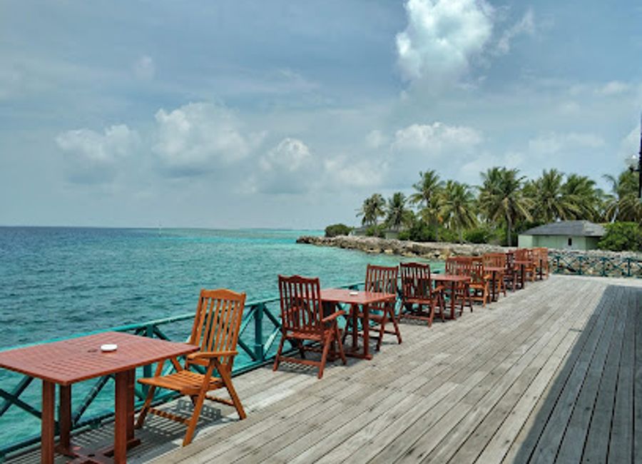 Experience authentic Italian flavors at Al Pontile in Fenfushi - where every meal is a celebration of culinary tradition.