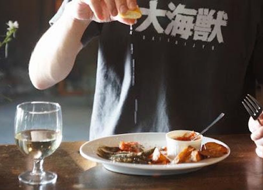 Experience the perfect fusion of traditional and modern Japanese cuisine at Osara to Spoon in Kyoto's Shimogyo Ward.