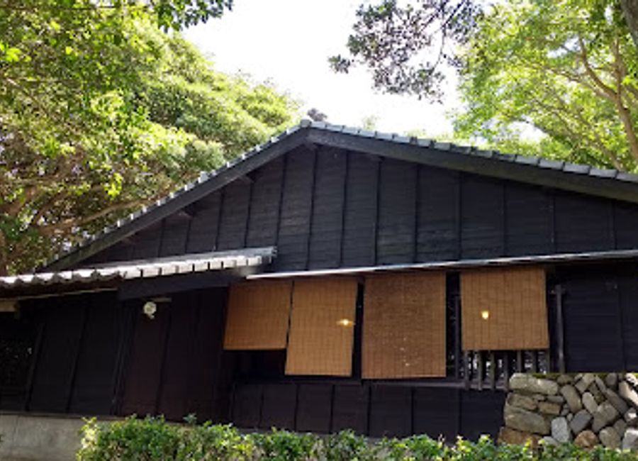 Experience authentic Japanese cuisine and delightful sweets at Kotobuki in Yakushima—where tradition meets flavor in every bite.