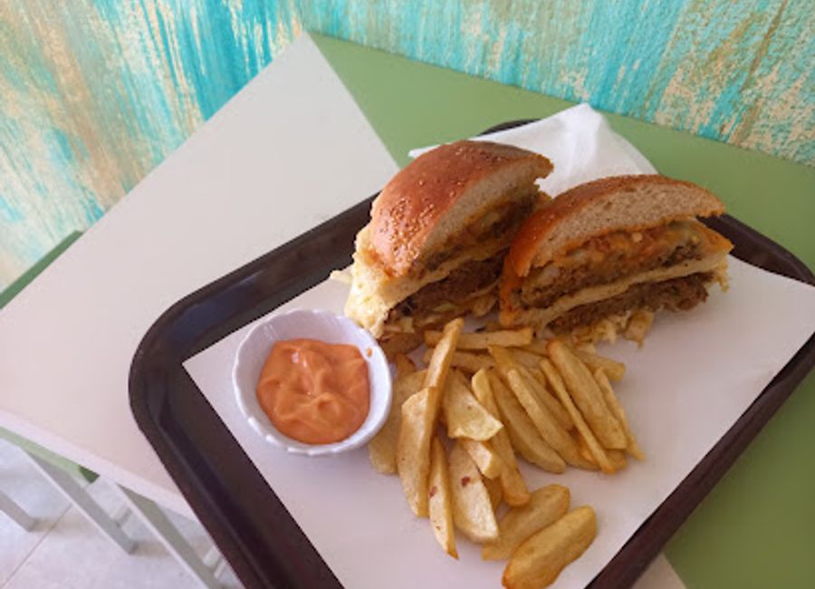 Discover delicious hamburgers and delightful breakfasts at Boss Burger and Breakfast in Harar – a culinary gem reflecting local flavors.