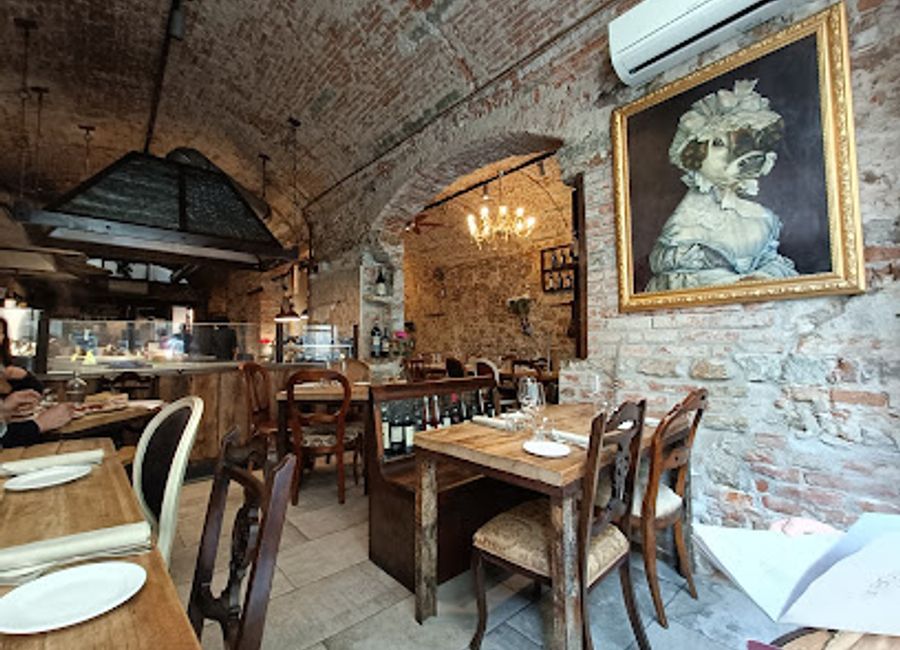 Discover Il Bargello: A Tuscan culinary treasure offering exquisite Italian dishes and a cozy atmosphere in historic Siena.