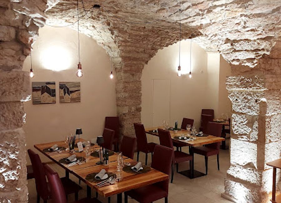 Discover the perfect blend of traditional Italian cuisine and modern fusion at Augurio Ristorante, Trento's family-friendly dining gem.