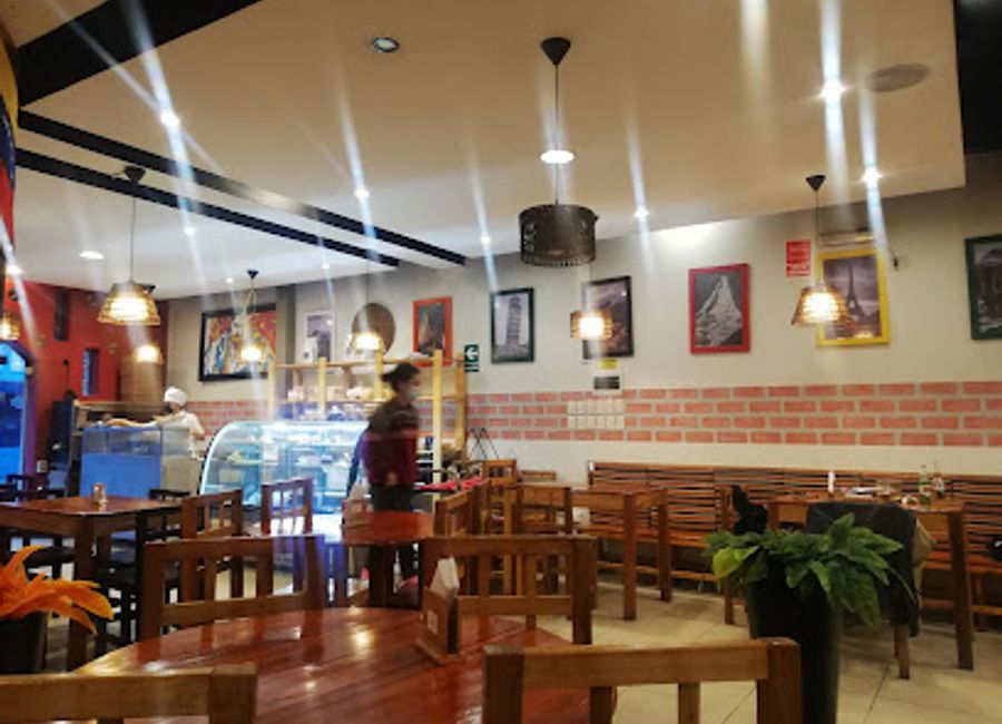 Experience exquisite dining at Manka Fusión Artesanal in Huaraz - where traditional Peruvian flavors meet modern culinary artistry.