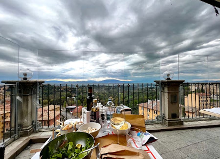 Discover authentic Italian cuisine at Ristorante del Sole in Perugia – where tradition meets modernity through exquisite small plates.