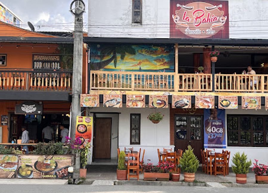 Discover authentic Colombian cuisine at La Bahia in Guatapé – where local flavors meet breathtaking views.
