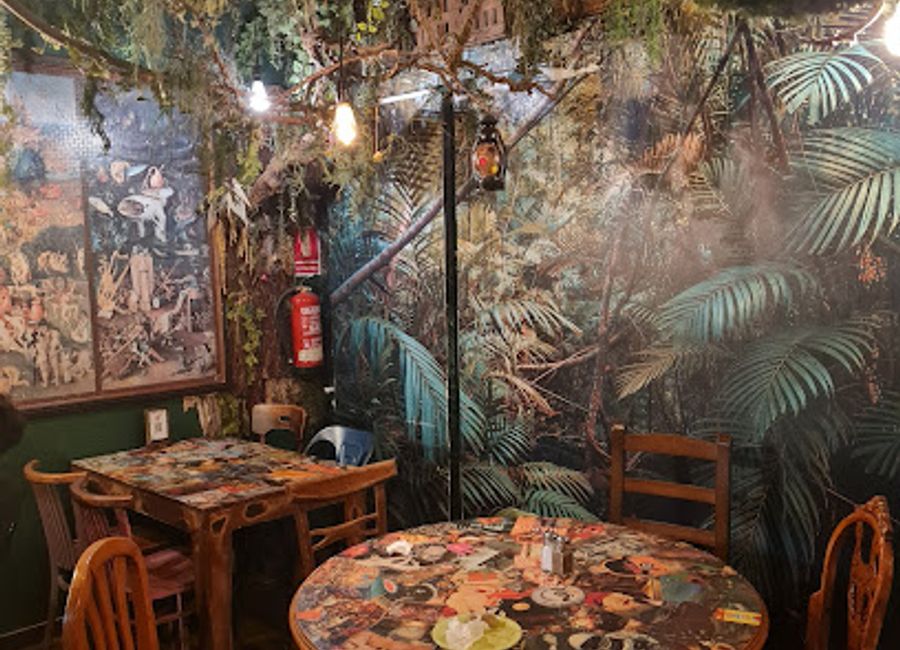 Experience authentic urban cuisine at Doña Rosa in Barcelona's Ciutat Vella – where tradition meets modernity in every dish.