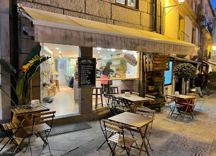 Experience delightful brunches at Maria Rosa in Ponte de Lima, where unique flavors meet a whimsical cosplay atmosphere.