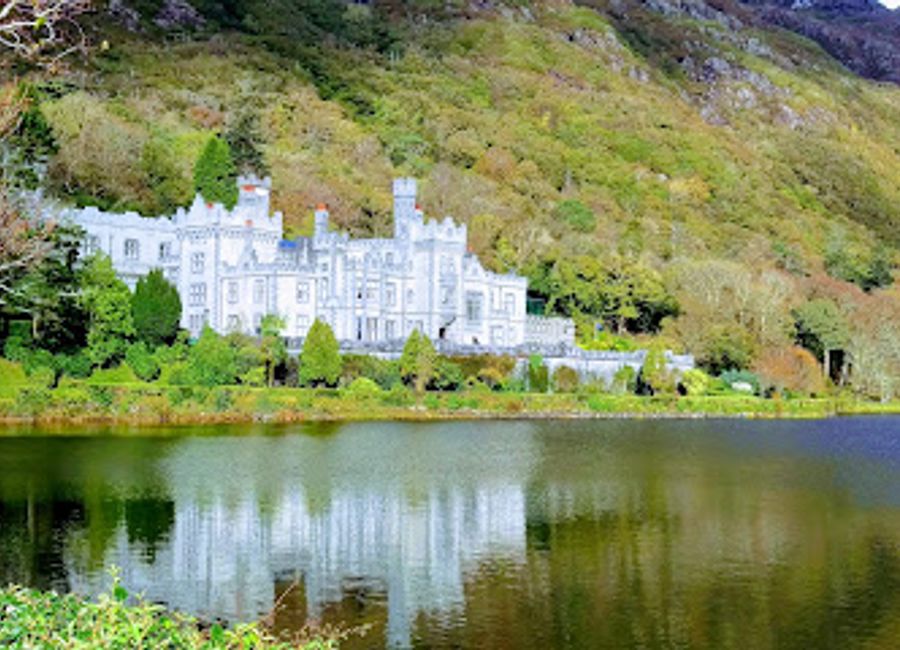 Discover Guys Bar Clifden: A premier gastropub serving exquisite local cuisine and drinks in the heart of picturesque Clifden.