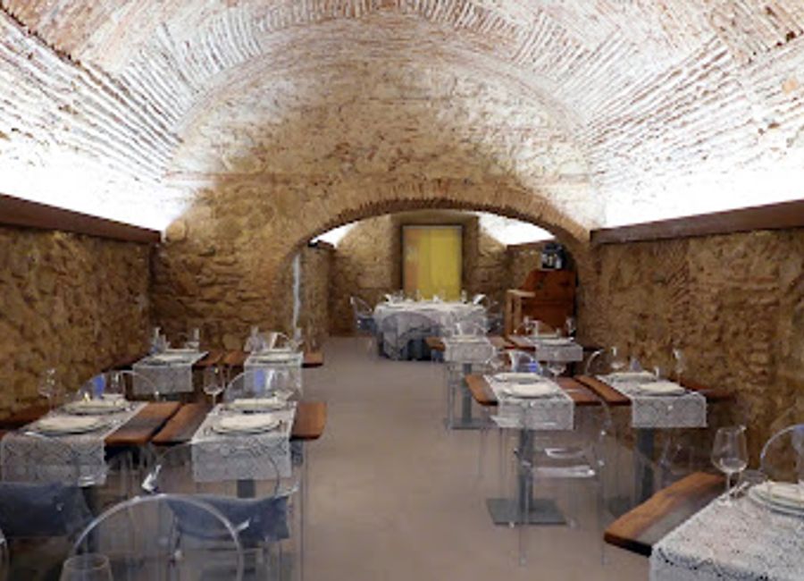 Discover Tombalobos: A Culinary Haven in Portalegre Offering Authentic Alentejo Cuisine and Exceptional Service.
