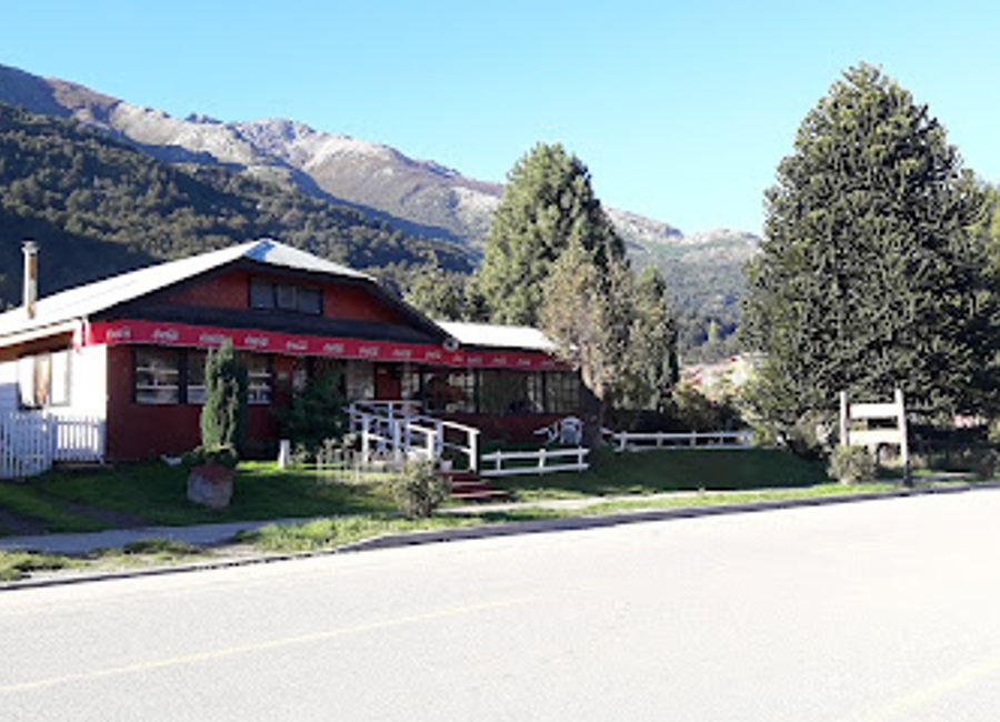 Experience authentic Chilean cuisine at Restaurant Encuentro in scenic Futaleufú – where local flavors meet breathtaking landscapes.