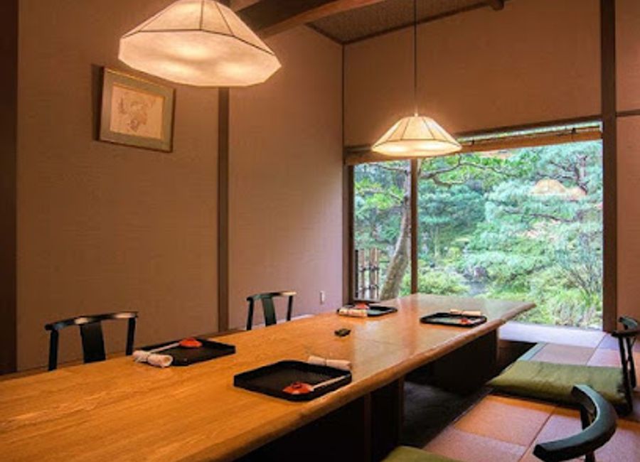 Experience exquisite Japanese cuisine at Gyokusen-tei in Kanazawa – where tradition meets culinary excellence.