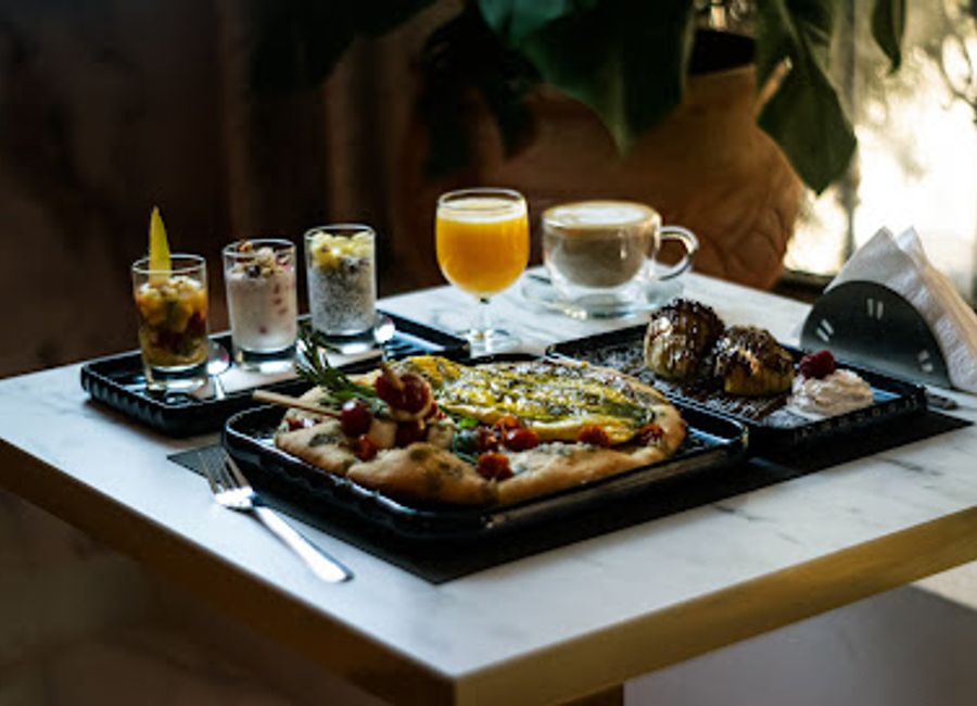 Discover the enchanting flavors of Morocco at Restaurant Louis XIV in Meknès – a delightful fusion of tradition and modern dining.