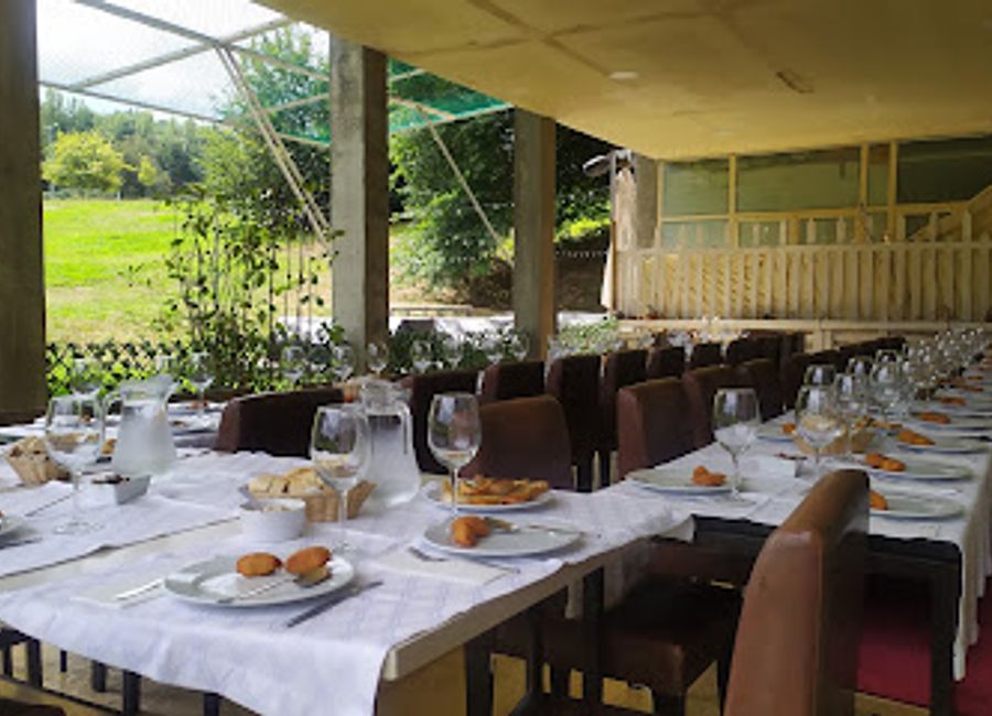 Experience authentic Portuguese cuisine at Restaurante Prós & Contras in Guimarães, where tradition meets innovation in every delicious bite.