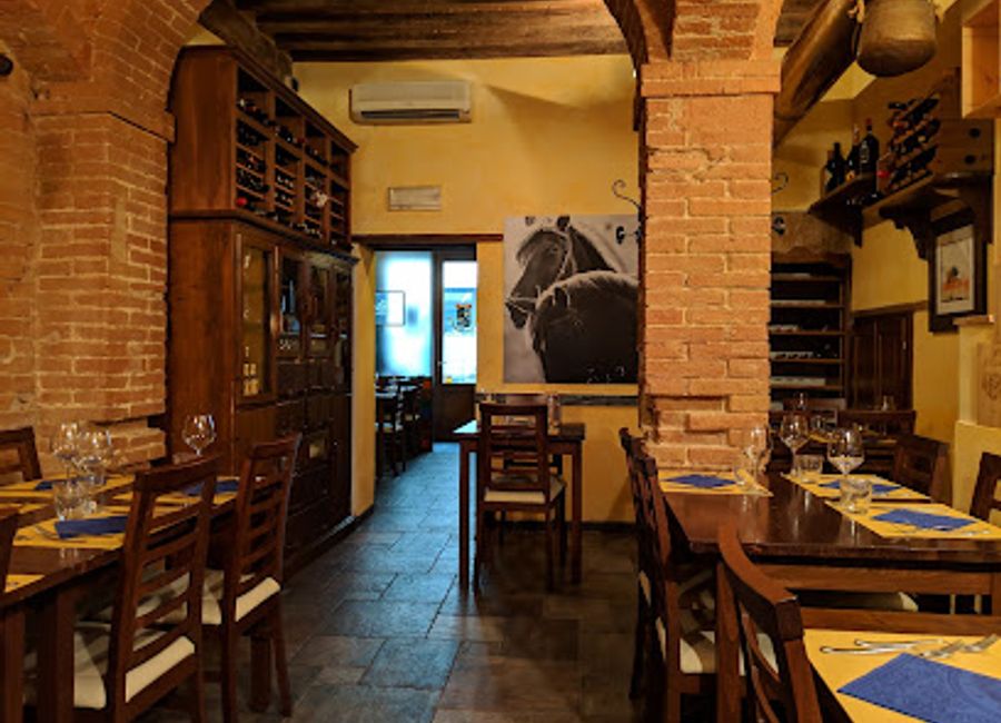 Discover authentic Tuscan flavors at Osteria La Sosta di Violante in Siena, where traditional recipes meet local ingredients for an unforgettable dining experience.