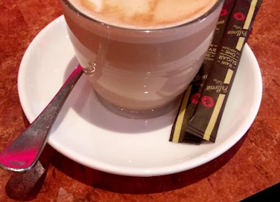 Experience delightful dining at Deck Eatery & Bar in Desert Springs; savor local flavors amidst stunning views and vibrant atmosphere.