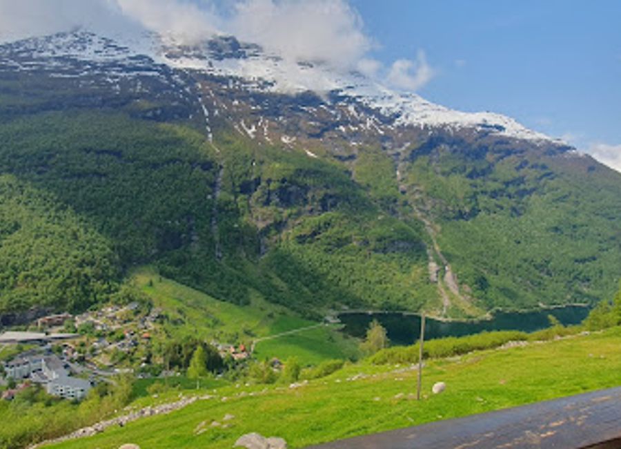 Experience exquisite Norwegian cuisine with breathtaking views at Westerås Restaurant in Geiranger.