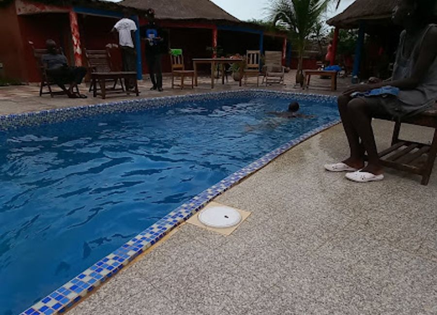 Discover tranquility at Etoile du Sine Saloum – where traditional Senegalese hospitality meets delightful cuisine in Fimela's stunning landscapes.