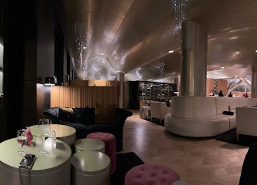 Experience Michelin-starred Basque and Catalonian cuisine at Oria by Martín Berasategui in Barcelona's elegant Eixample district.