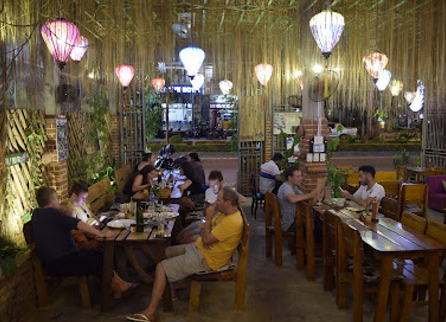 Discover authentic Vietnamese flavors at Bamboo Chopsticks in Phong Nha – where every meal tells a story.