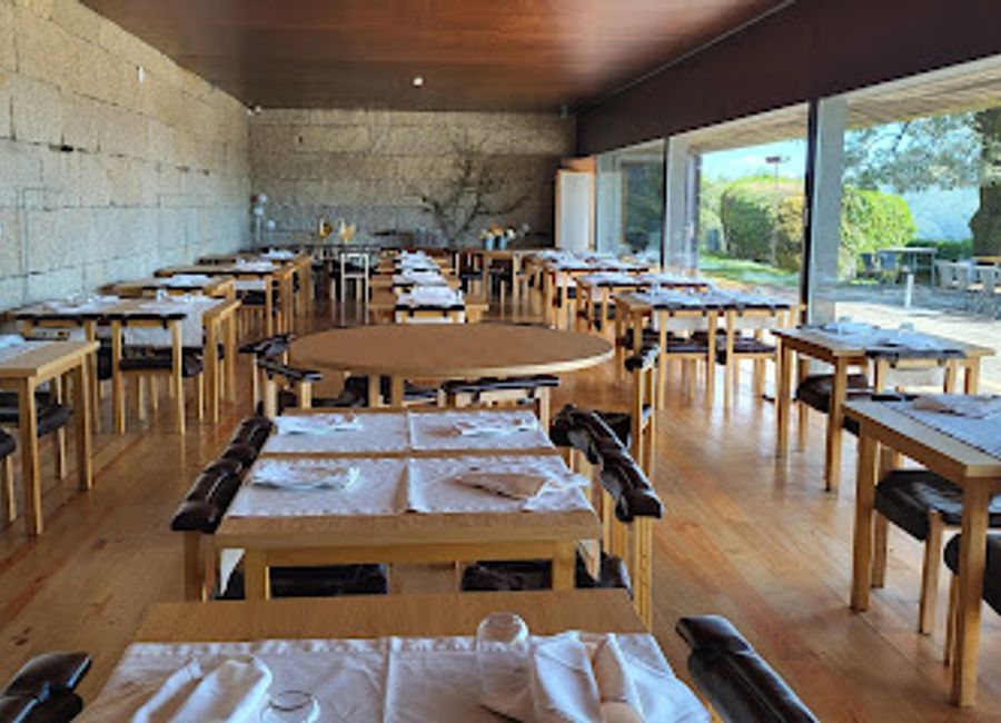 Discover O Abocanhado: An exquisite restaurant offering traditional Portuguese cuisine amidst Brufe's stunning landscapes.