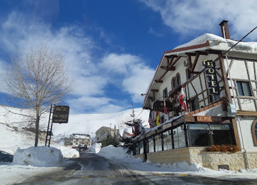 Experience authentic Lebanese cuisine at Le Pichet des Cèdres in Ariz - where tradition meets flavor in every dish.