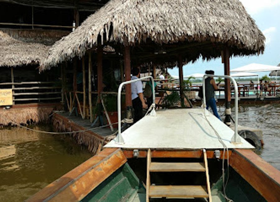 Experience exquisite Peruvian cuisine with breathtaking river views at Embarcadero Restaurante Al Frío y al Fuego in Iquitos.