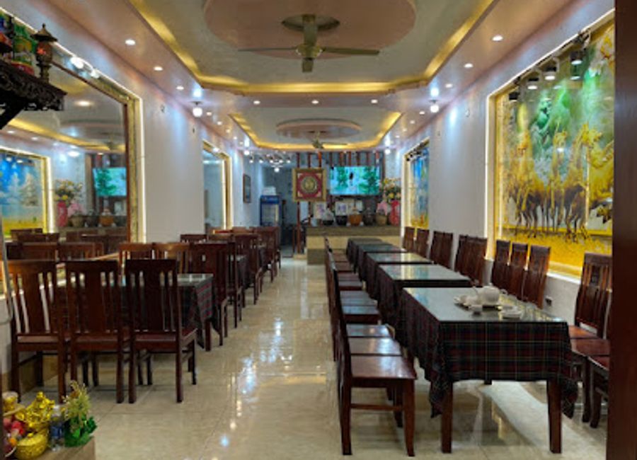 Discover authentic Vietnamese flavors at Nhà Hàng Thiên Hương in Tam Đảo - where culinary excellence meets breathtaking views.