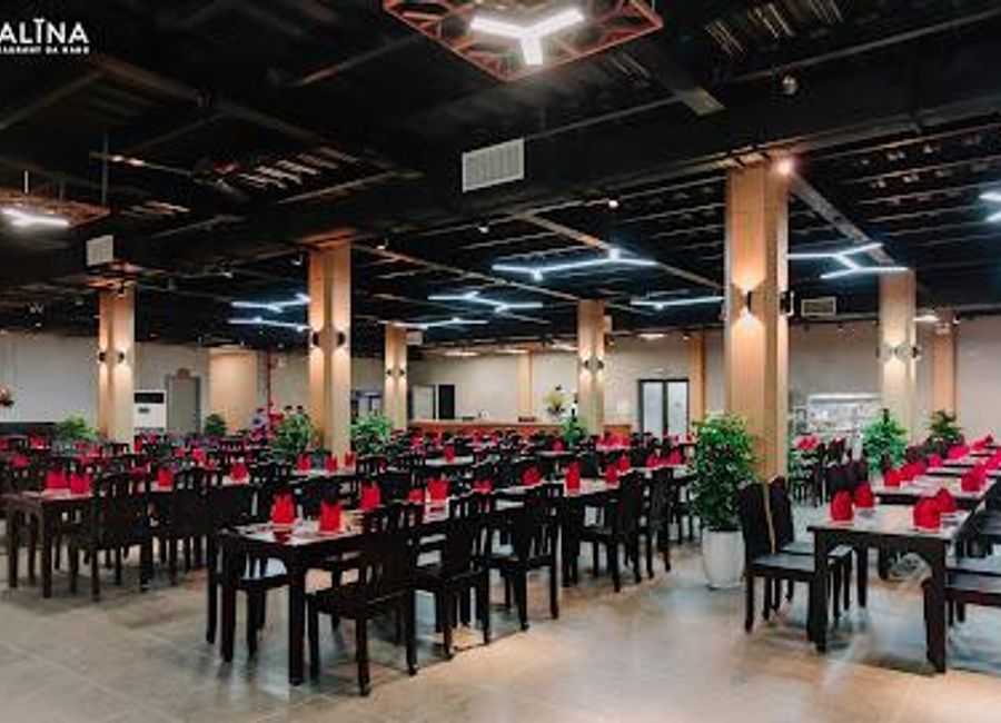 Discover authentic Vietnamese seafood delights at Galina Restaurant in Đà Nẵng – where flavor meets stunning ocean views.