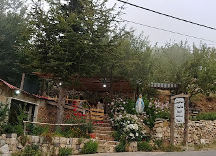 Experience authentic Lebanese flavors at La Caverne in Bsharri, where culinary artistry meets breathtaking mountain views.