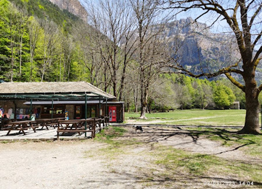 Experience authentic grilled cuisine surrounded by breathtaking landscapes at Restaurante La Pradera de Ordesa in scenic Torla-Ordesa.