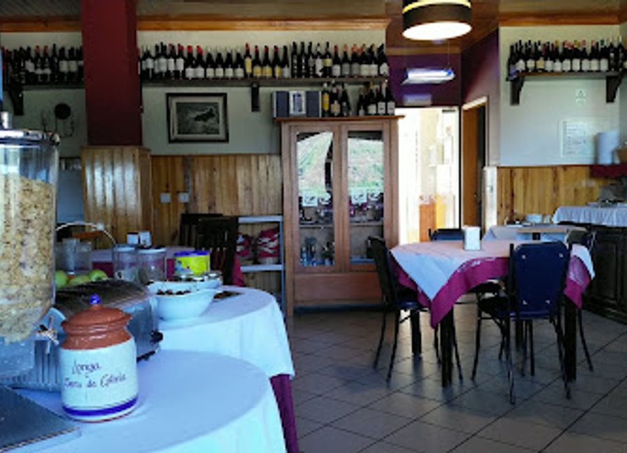 Discover O Vicente: A charming restaurant in Loriga Seia offering authentic Portuguese dishes and delightful espresso in a cozy atmosphere.