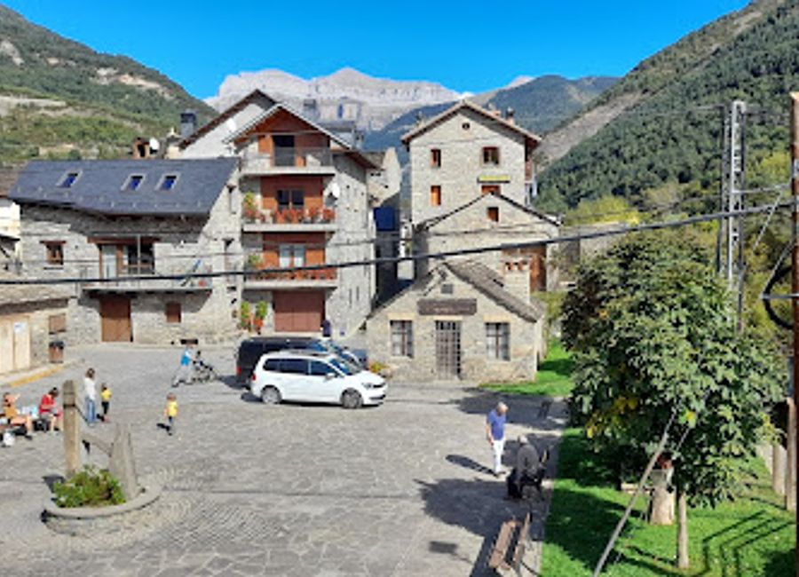 Experience authentic Spanish cuisine at Casa Vallés, a lively tavern in Broto known for its delicious tapas and stunning mountain views.