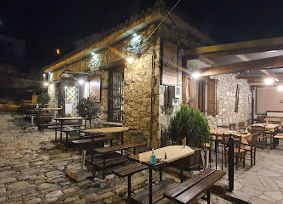 Experience authentic Greek cuisine at Me Mostra in Portaria – where traditional flavors meet breathtaking views.