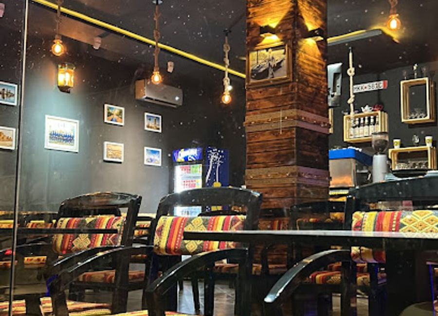 Discover culinary bliss at Venice Café in Tinghir—where delightful brunches meet exquisite chocolate creations.