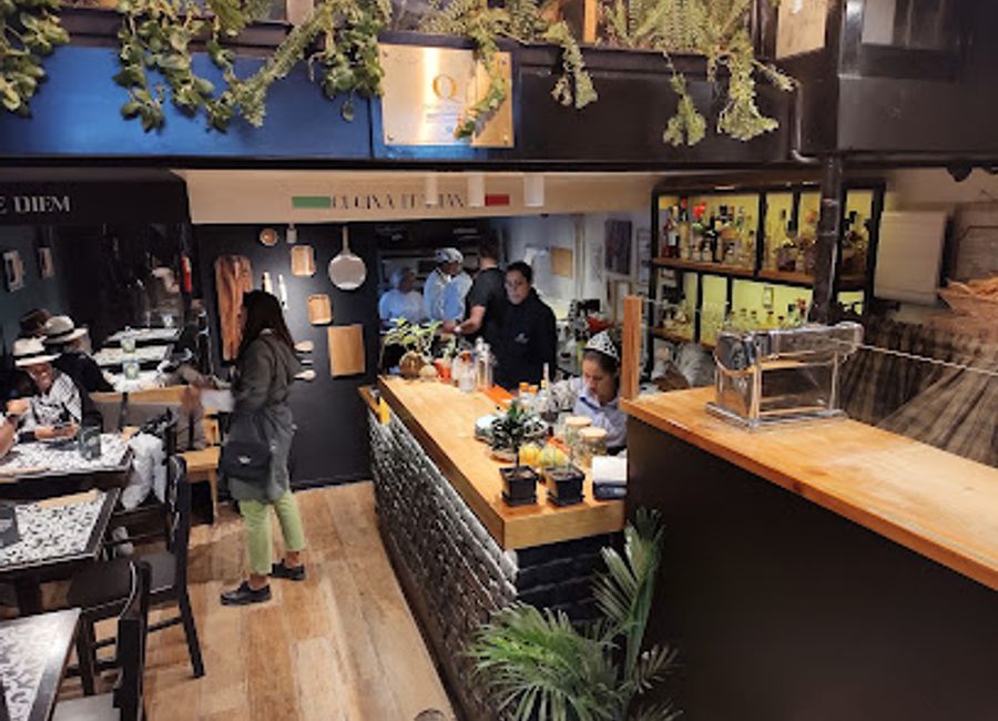 Experience authentic Italian cuisine at Carpe Diem Cucina Italiana in Cusco - famous for its delicious pizzas and inviting ambiance.