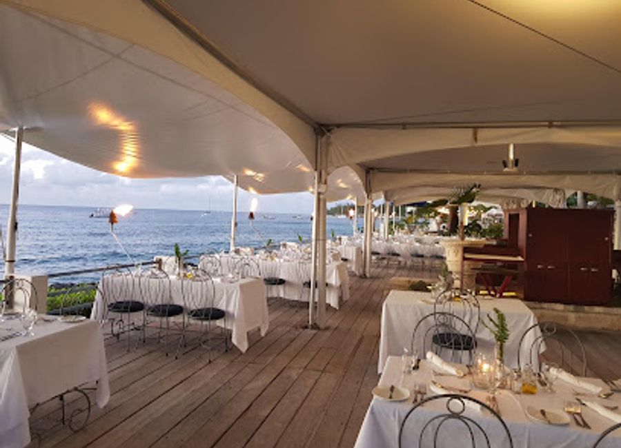 Experience exquisite Caribbean cuisine at Paul Owens At The Beach House in Holetown – where every meal is a celebration of flavor and ambiance.
