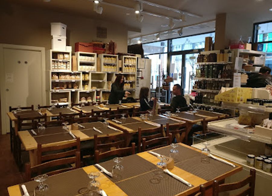 Explore authentic Italian cuisine at Dal Marcante Specialitá Alimentari in Trento – where organic meets tradition.