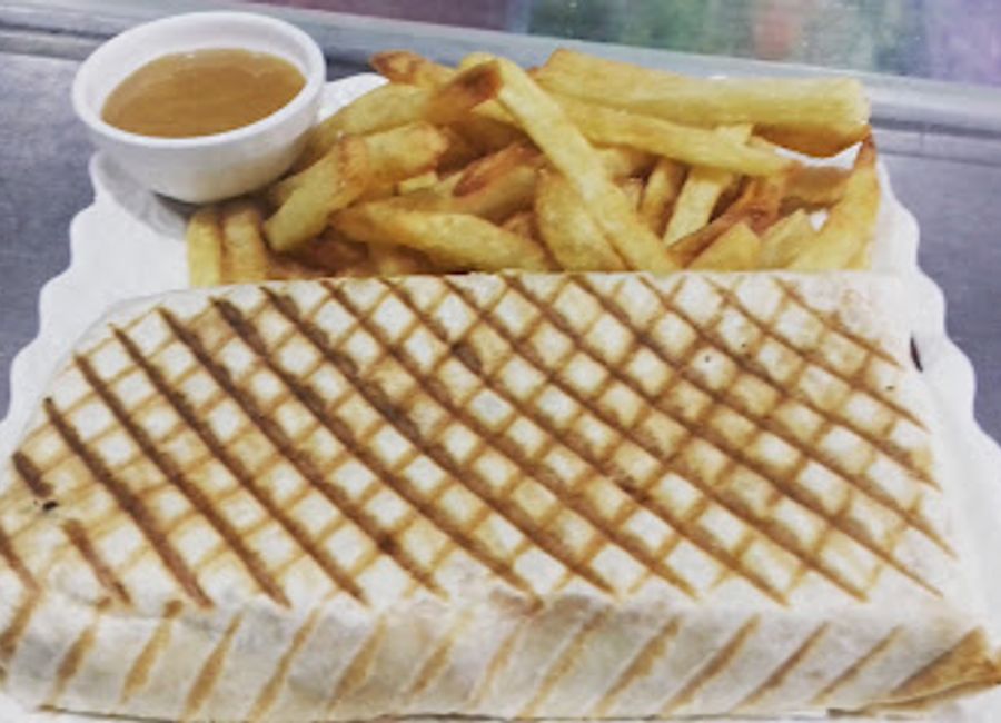 Experience authentic Moroccan cuisine at Snack le Cedre in Merzouga – where every dish tells a story!