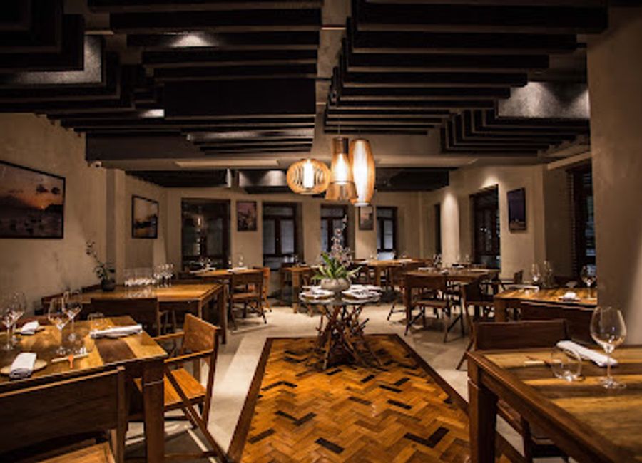 Discover the vibrant flavors of Bahia at Restaurante Manga in Salvador - where authentic cuisine meets a lively atmosphere.