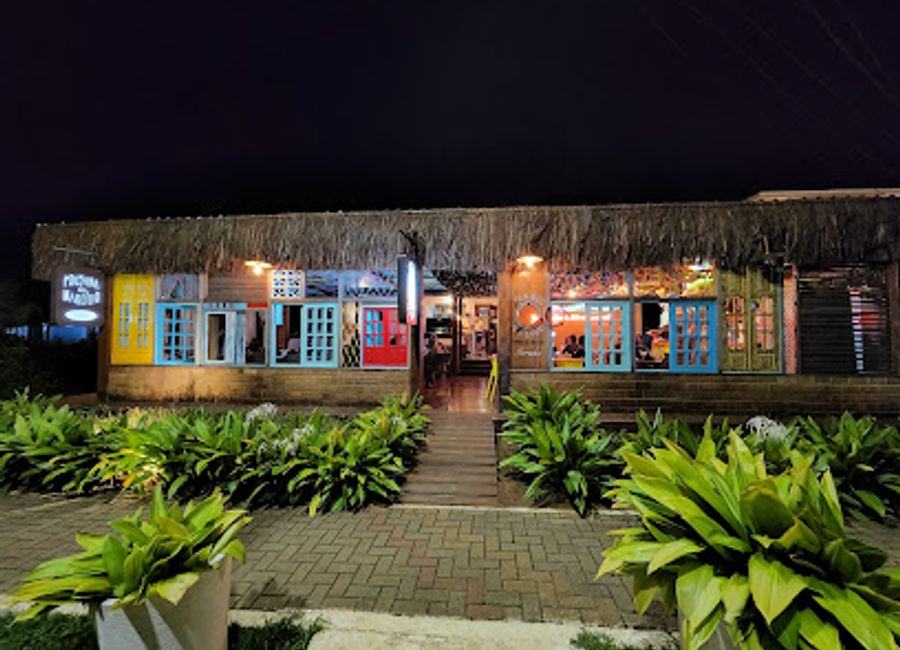 Discover authentic Brazilian cuisine at Restaurante Fernão El Loco in Fernando de Noronha, featuring delightful tapas and refreshing drinks amidst stunning island views.