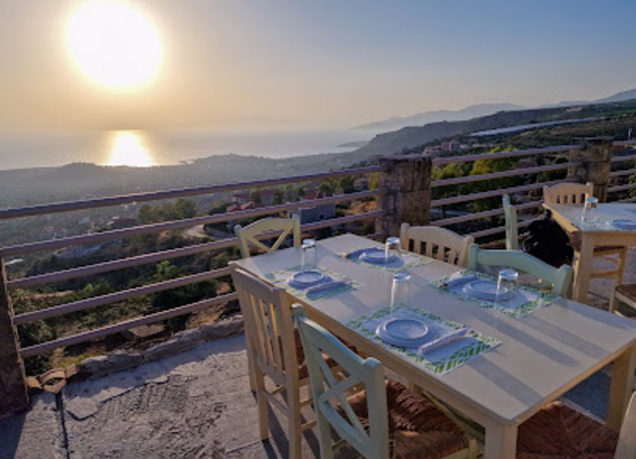 Discover the flavors of Greece at Thea Manis in Neochori – where tradition meets taste amidst breathtaking scenery.