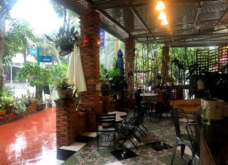 Discover exceptional coffee and diverse cuisine at The Den in Côn Đảo - where every bite tells a story.