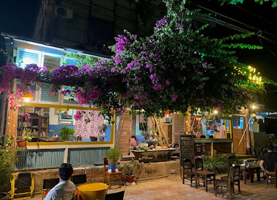 Discover exquisite Vietnamese flavors at May Bistro in Côn Đảo, where tradition meets modernity in every dish.