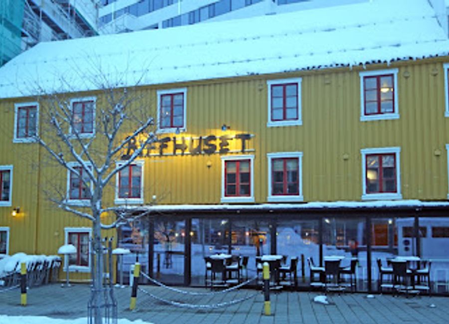 Experience authentic Norwegian cuisine at Skarven Kro in Tromsø with stunning harbor views.