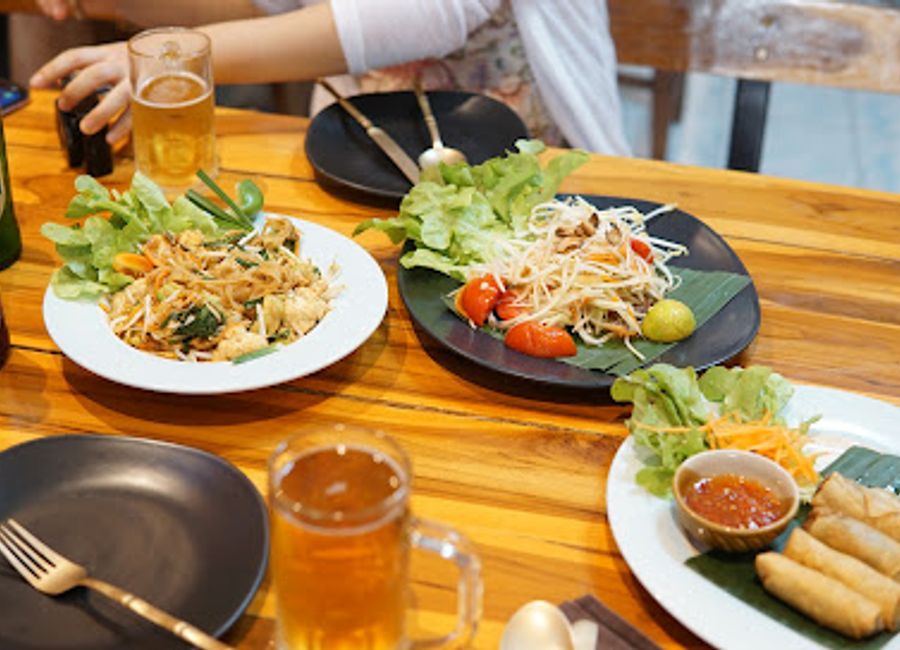 Discover the best of Thai and Japanese cuisine at Alice's Restaurant in Chiang Mai - where organic ingredients meet vibrant flavors.