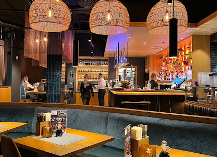 Discover exquisite Asian fusion cuisine at Sumo Restaurant Vervet in Tromsø – where tradition meets innovation on your plate.